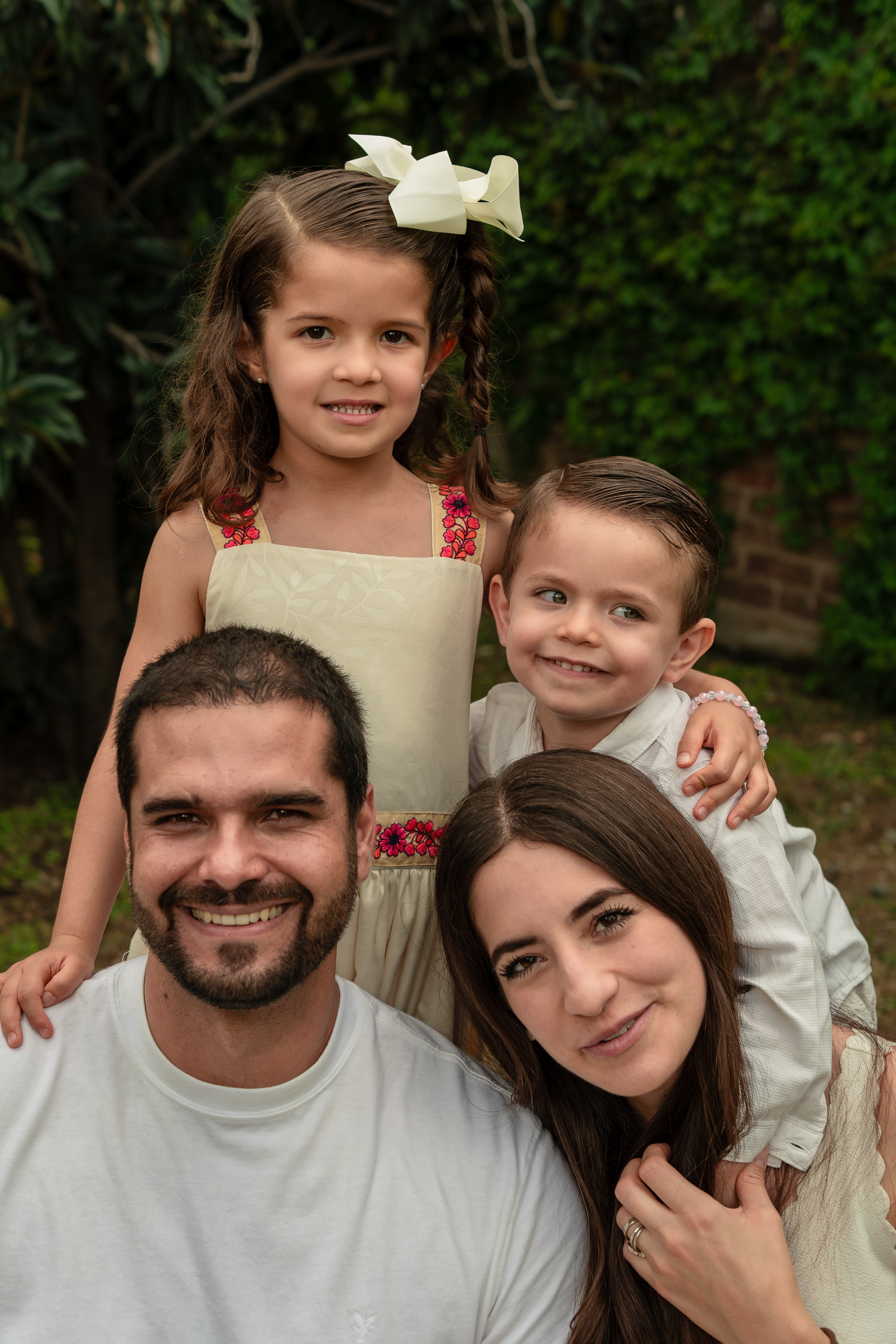 Familia celebrando un momento especial