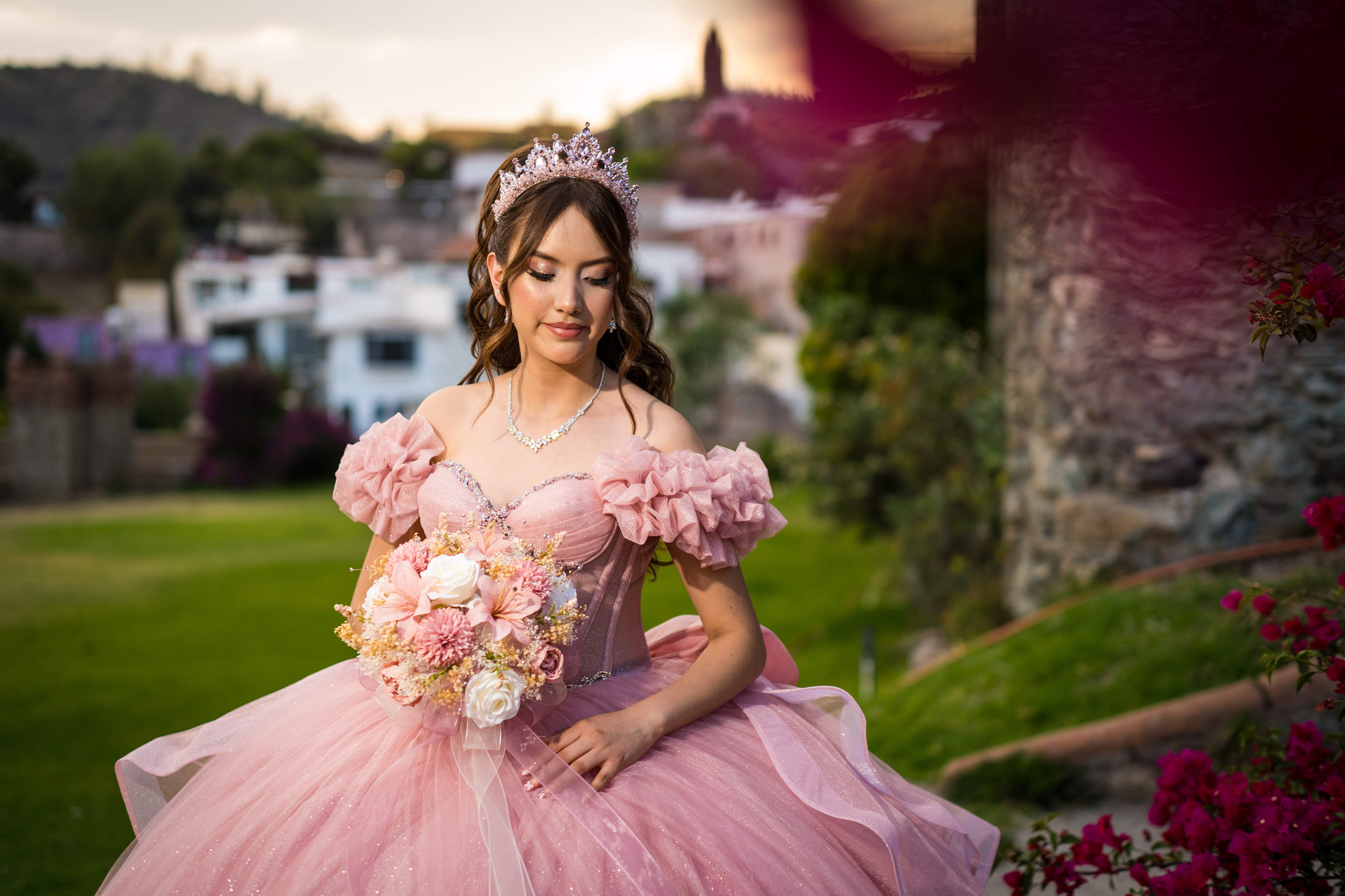 Quinceañera con vestido rosa